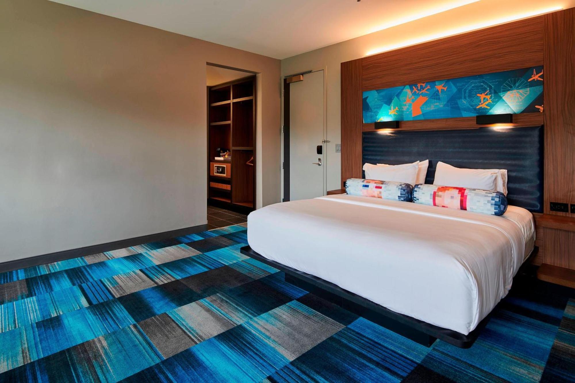 Aloft Cleveland Airport Hotel North Olmsted Exterior photo